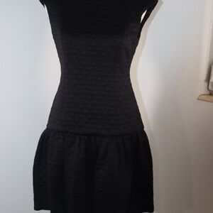 Ali Ro Black Sheath Mini Dress Sleeveless Crew Neck